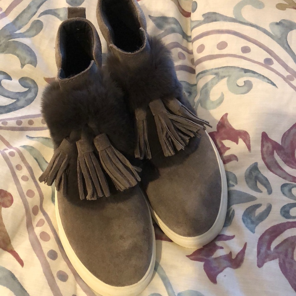 Suede High-tops. New condition. Great tassels with fur details. Sz 6 (235 Korea)